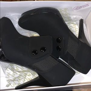 Size 9 women’s bootie heels